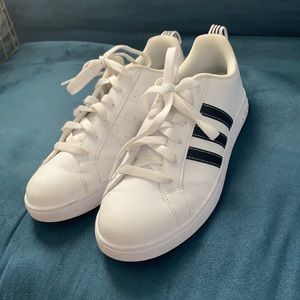 Like new adidas tennis shoes